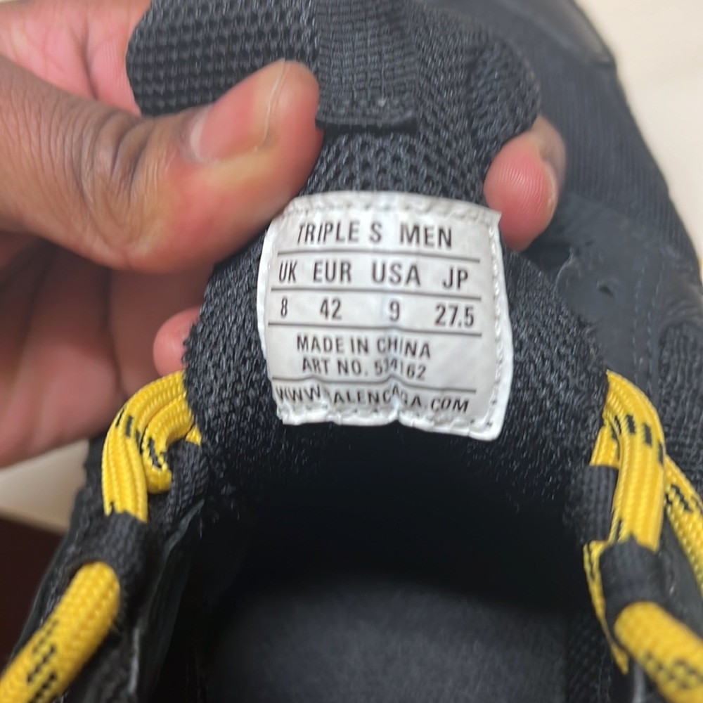 I’m selling balenciaga triple s there in good condition. - Picture 7 of 7